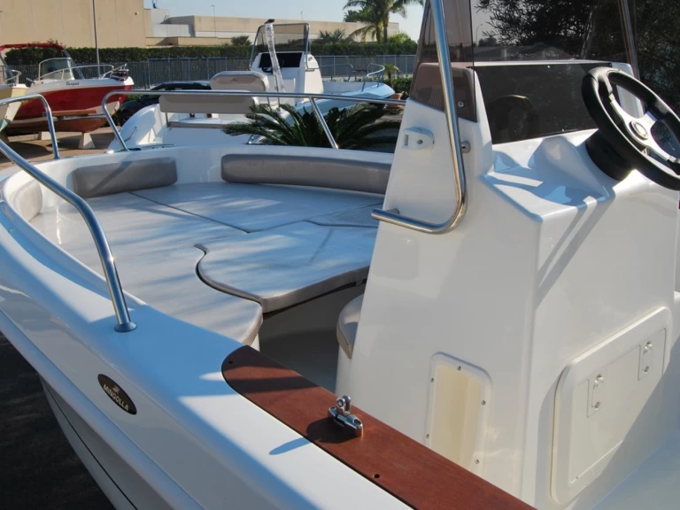 Mingolla Brava 19 między profesjonalistami a osobami prywatnymi w Torre Vado