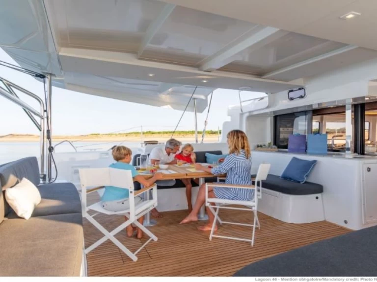 Wynajem Katamaran Lagoon z patentem 