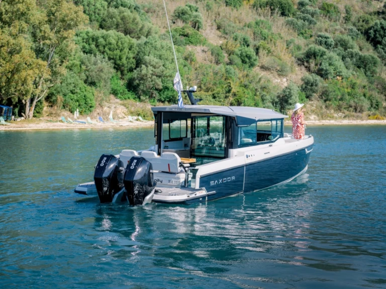 Saxdor Saxdor 320 GTC między profesjonalistami a osobami prywatnymi w Gouvia