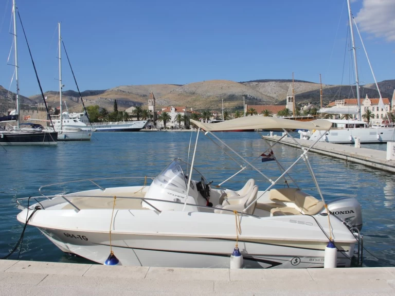 Wynajem Motorówka Bénéteau z patentem 