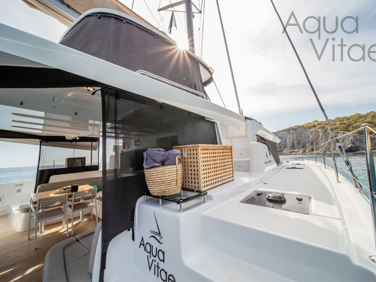 Wynajmij Katamaran z lub bez skippera Lagoon w Alimos