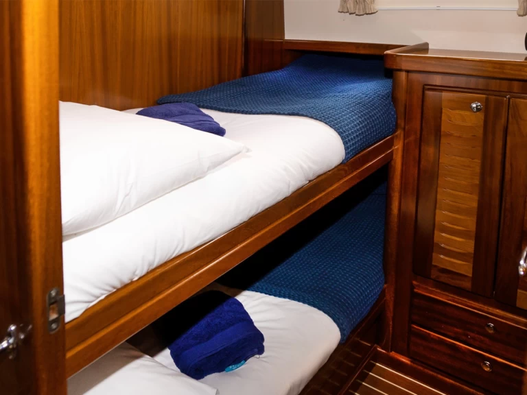 Wynajem łodzi Mahon tanio Menorquin Yachts 160