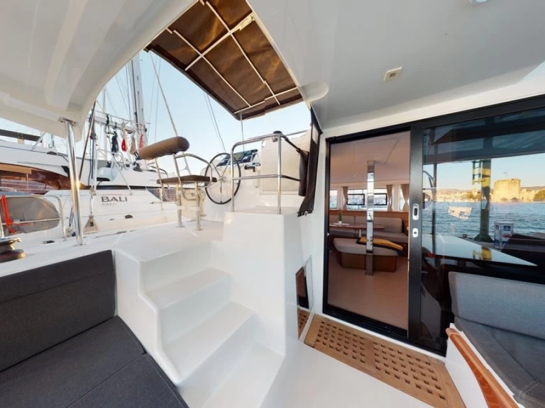 Katamaran do wynajmu w Rogoznica w najlepszej cenie