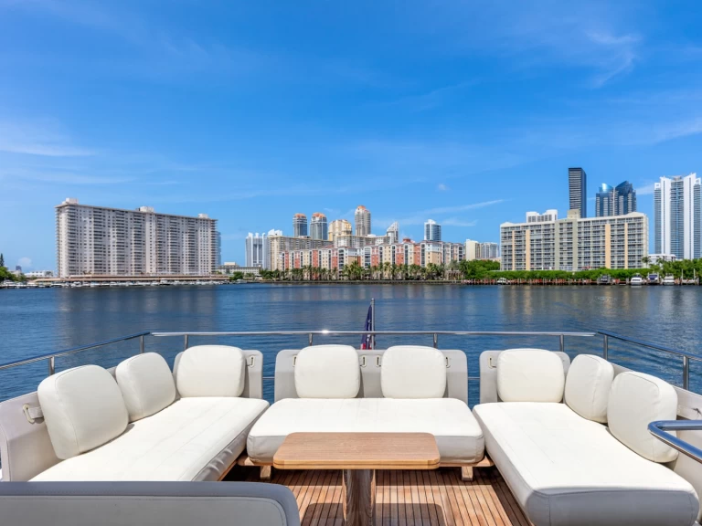 Wynajmij Azimut Azimut 66 w Miami