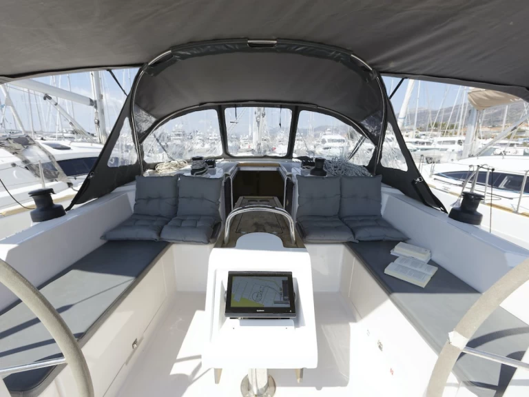 Wynajem Żaglowiec Bavaria z patentem 