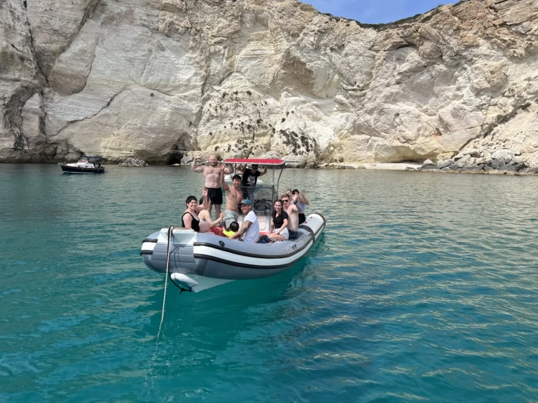 Wynajem Łódż półsztywna Lomac z patentem 