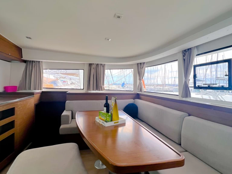 Lagoon Lagoon 42 między profesjonalistami a osobami prywatnymi w Kaštela