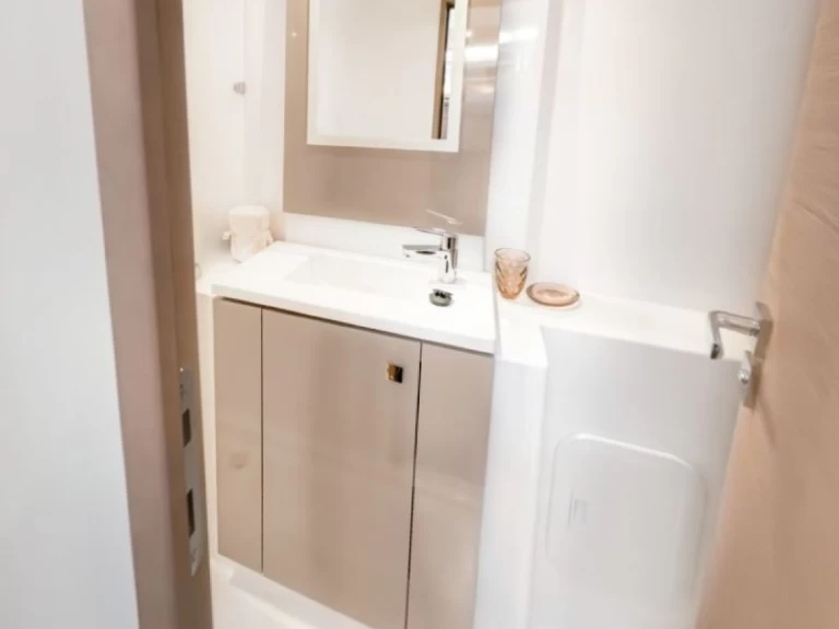 Wynajem Katamaran Fountaine Pajot z patentem 