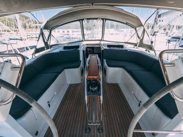 Żaglowiec do wynajmu w Donji Seget w najlepszej cenie