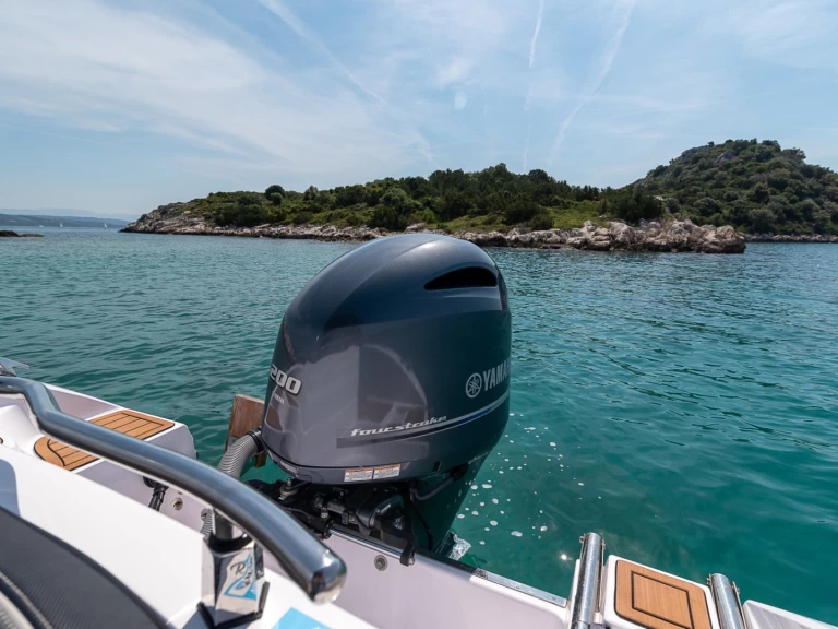 Motorówka do wynajmu w Trogir w najlepszej cenie