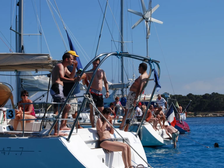 Wynajem łodzi Cannes tanio First 47.7