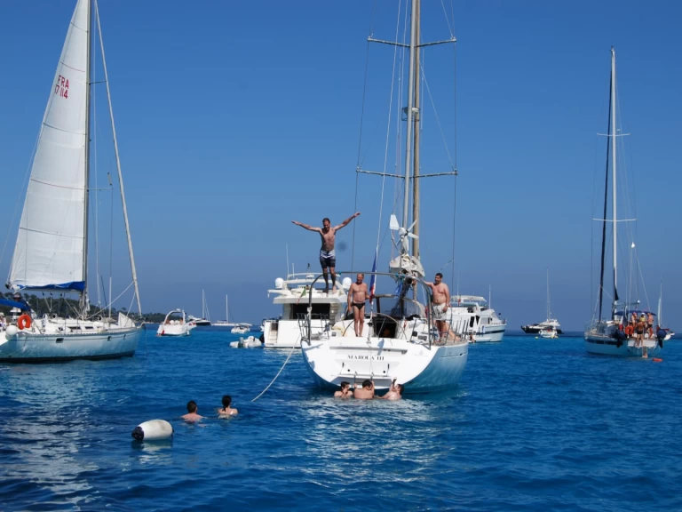 Bénéteau First 47.7 między profesjonalistami a osobami prywatnymi w Nicea