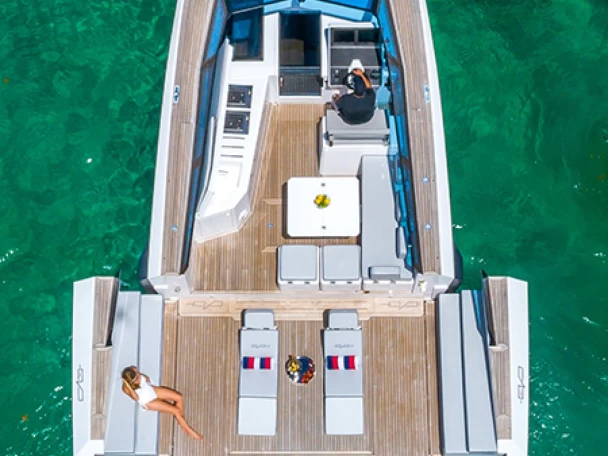 Wynajmij Motorówka z lub bez skippera EVO Yachts w Bonifacio