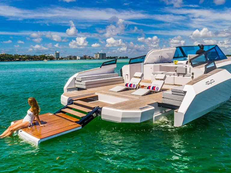 Wynajem Motorówka EVO Yachts z patentem 