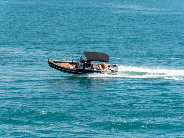 Wynajmij Tiger 740 Pro Line w Trogir