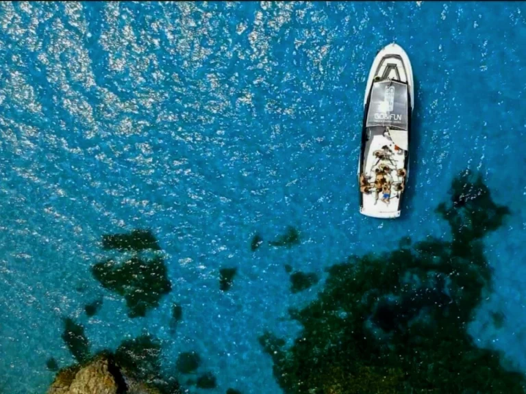 Wynajem Motorówka Custom Made z patentem 