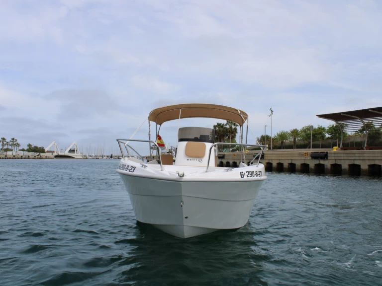 Wynajem Motorówka Astilux z patentem 