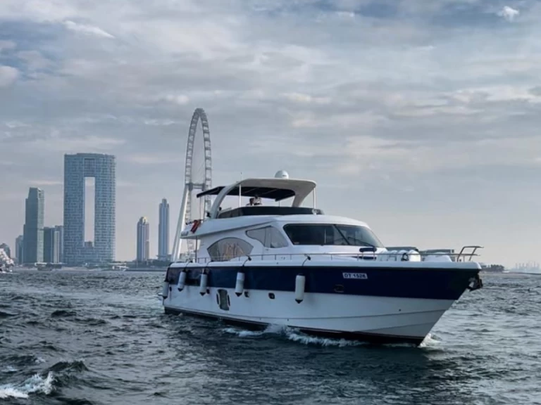 Wynajem Luksusowy jacht Dubai Marine z patentem 