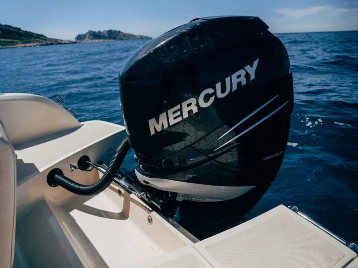 Invictus  Invictus 240 CX między profesjonalistami a osobami prywatnymi w Marsylia