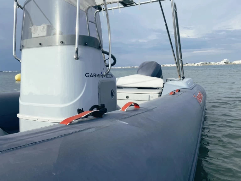 Wynajmij Łódż półsztywna z lub bez skippera Capelli w Port-Camargue