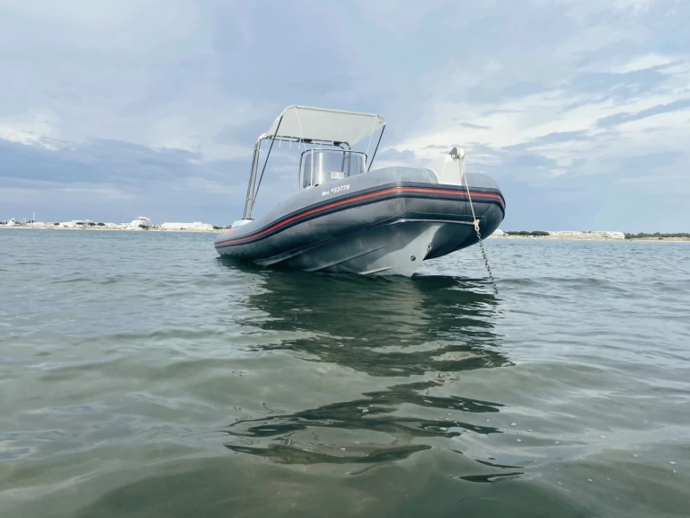 Łódż półsztywna do wynajmu w Port-Camargue w najlepszej cenie