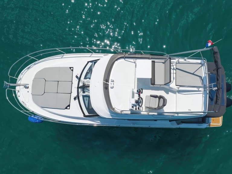 Wynajmij Motorówka z lub bez skippera Jeanneau w Biograd na Moru