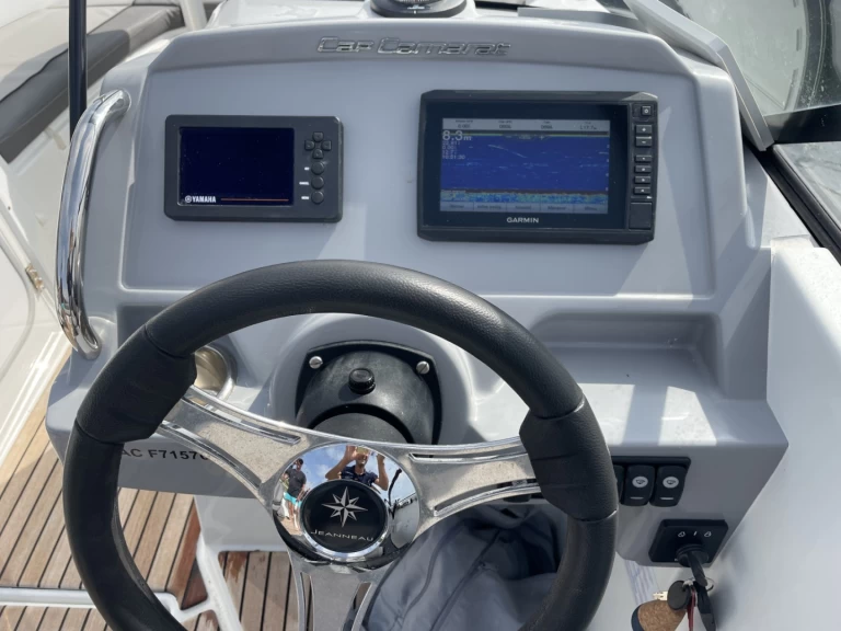 Wynajem w Grand Piquey- Jeanneau Cap Camarat 6.5 BR Serie 2 na SamBoat