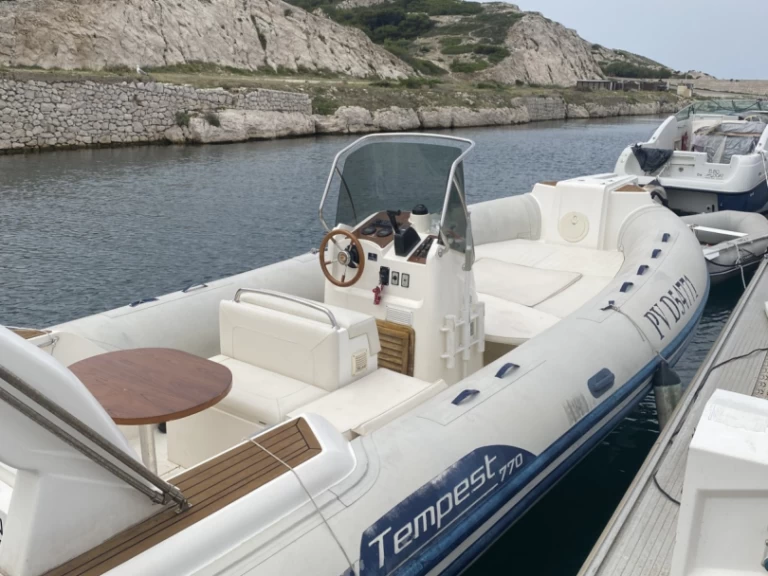 Wynajem łodzi Marsylia tanio Tempest 770 Luxe