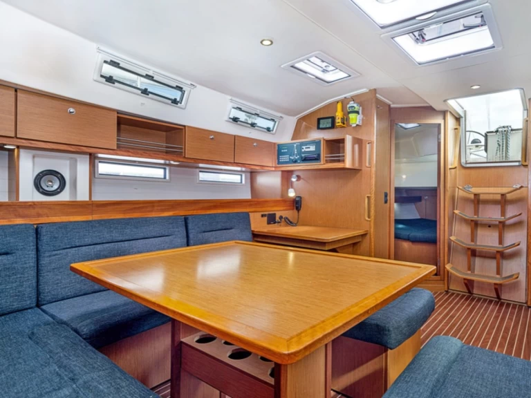 Bavaria Cruiser 45 między profesjonalistami a osobami prywatnymi w Breege