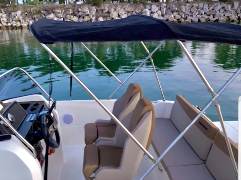 Motorówka do wynajmu w Marsylia w najlepszej cenie