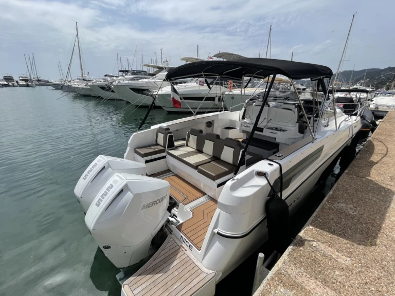 Motorówka do wynajmu w Cannes w najlepszej cenie