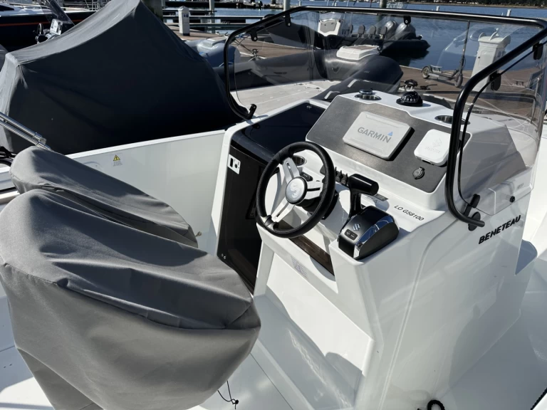 Wynajem Motorówka Bénéteau z patentem 