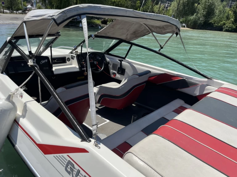 Glastron Sierra 177 sl między profesjonalistami a osobami prywatnymi w Sevrier