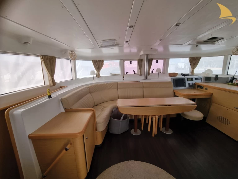 Wynajem Katamaran Lagoon z patentem 