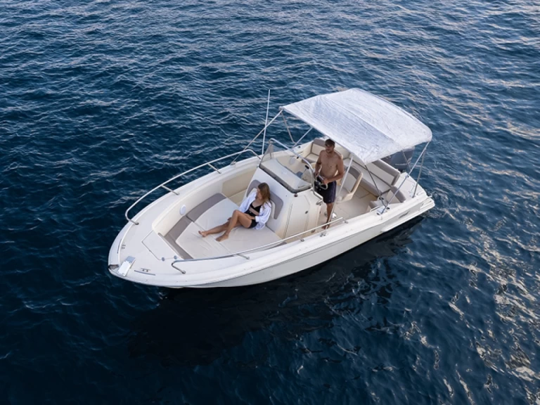 Wynajem Motorówka Scout z patentem 