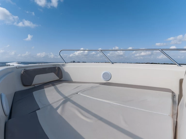 Motorówka do wynajmu w Roses w najlepszej cenie