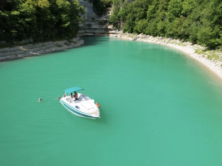 Wynajmij Chris Craft Concept 25 CC w La Tour-du-Meix