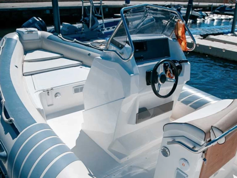 Lomac Lomac 660 IN między profesjonalistami a osobami prywatnymi w Roses