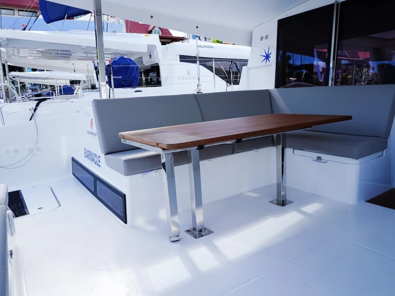 Wynajmij Katamaran z lub bez skippera Fountaine Pajot w Eden Island