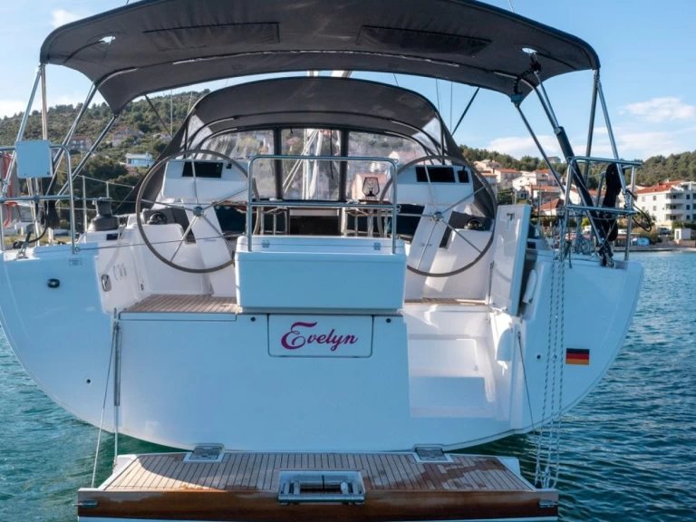 Wynajmij Żaglowiec z lub bez skippera Hanse w Donji Seget