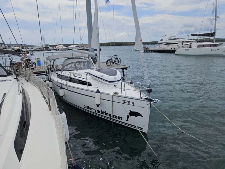 Wynajem Żaglowiec Bavaria z patentem 