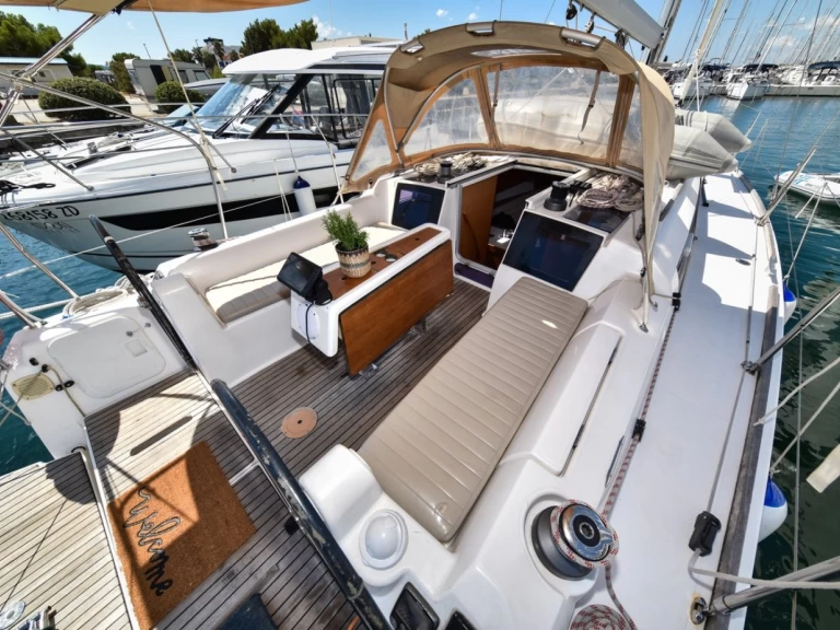 Wynajem Żaglowiec Dufour z patentem 