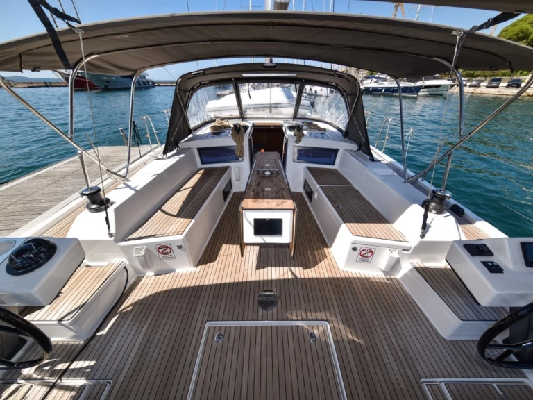 Wynajem Żaglowiec Dufour z patentem 