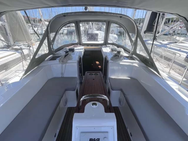 Wynajem łodzi Pula tanio Bavaria C38