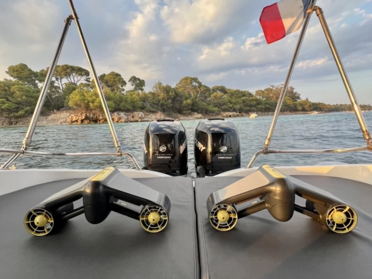 Wynajem Łódż półsztywna Sacs z patentem 