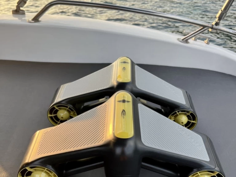 Łódż półsztywna do wynajmu w Cannes w najlepszej cenie