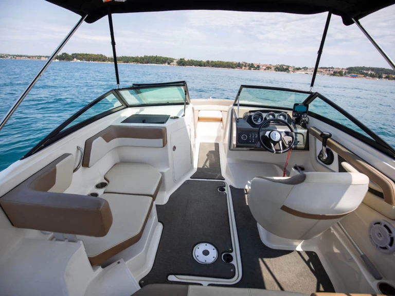 Wynajmij Motorówka z lub bez skippera Sea Ray w Porec