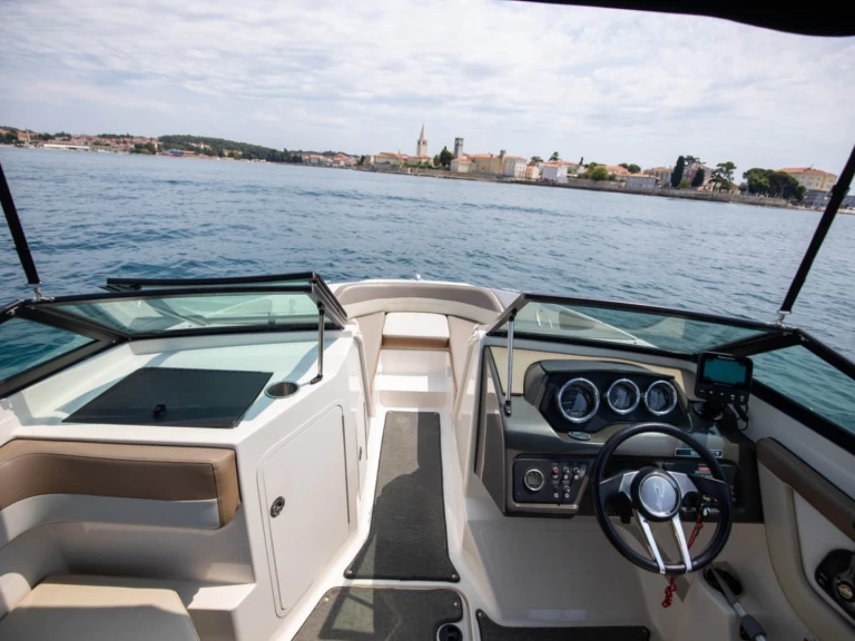 Wynajem Motorówka Sea Ray z patentem 