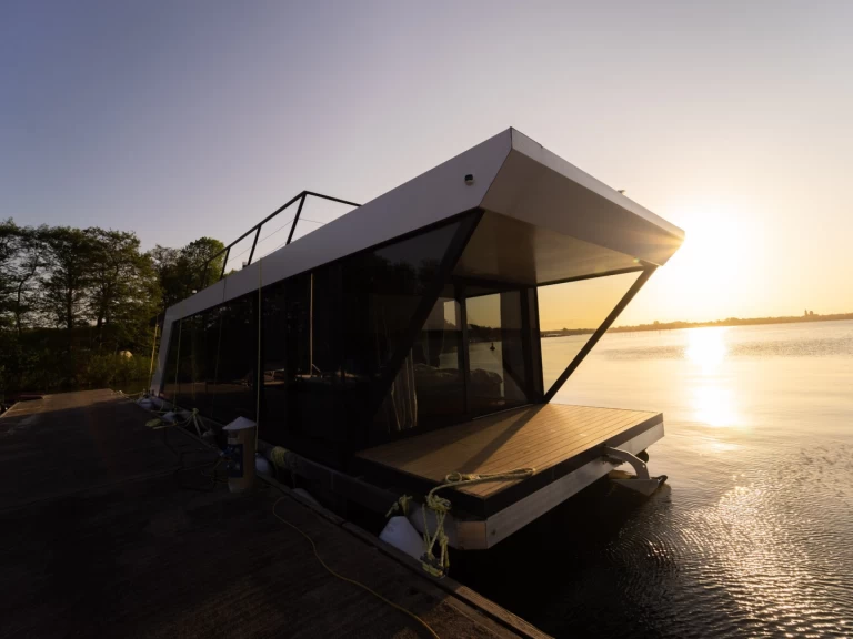 Wynajmij Barka z lub bez skippera HBY w Waren (Müritz)