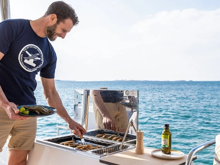 Wynajem Katamaran Fountaine Pajot z patentem 